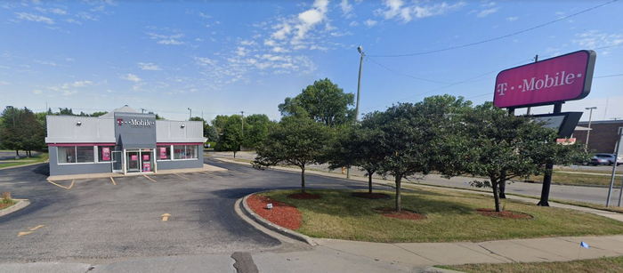 Dawn Donuts - 37310 Gratiot Ave -  Clinton Twp Mi 48036 (newer photo)